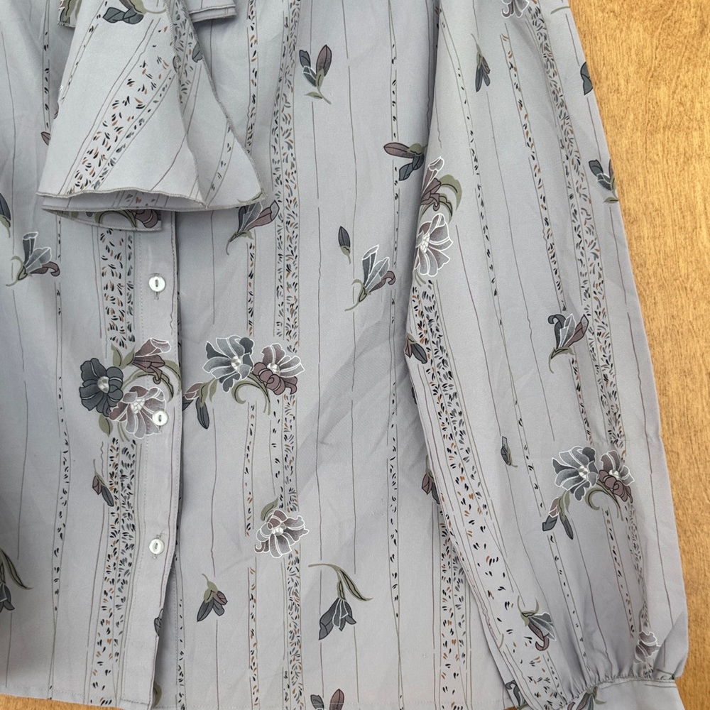 Vintage Lavender Floral Blouse with Bow. Late 70s - early 80s. Pykettes - Picture 2 of 5